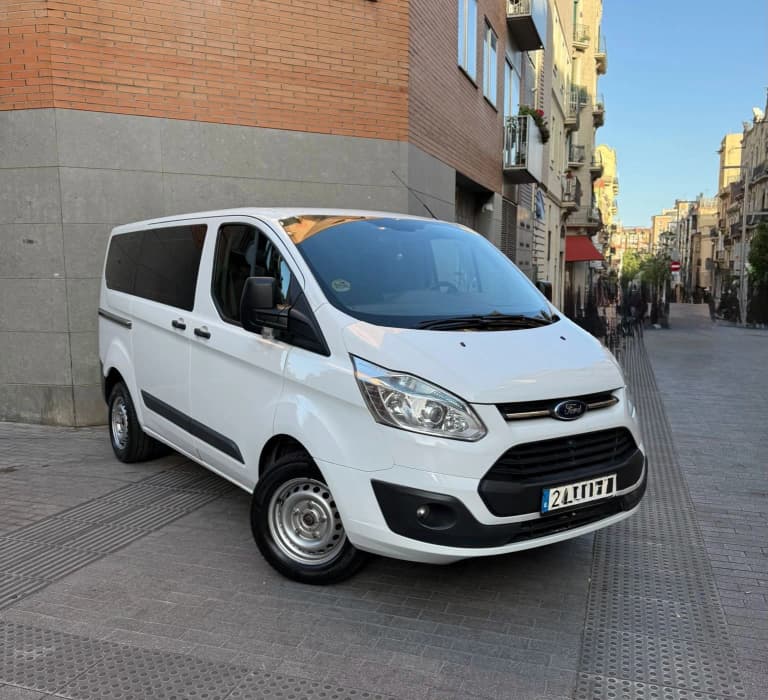 Alquilar FORD TRANSIT 2015 (9 PLAZAS) en Cornellà de Llobregat — Imagen 1
